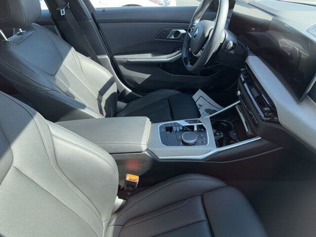 2025 BMW 330i - photo 7