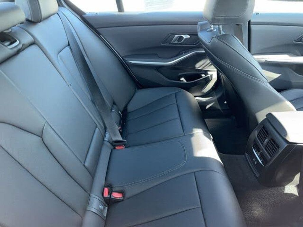 2025 BMW 330i - photo 8