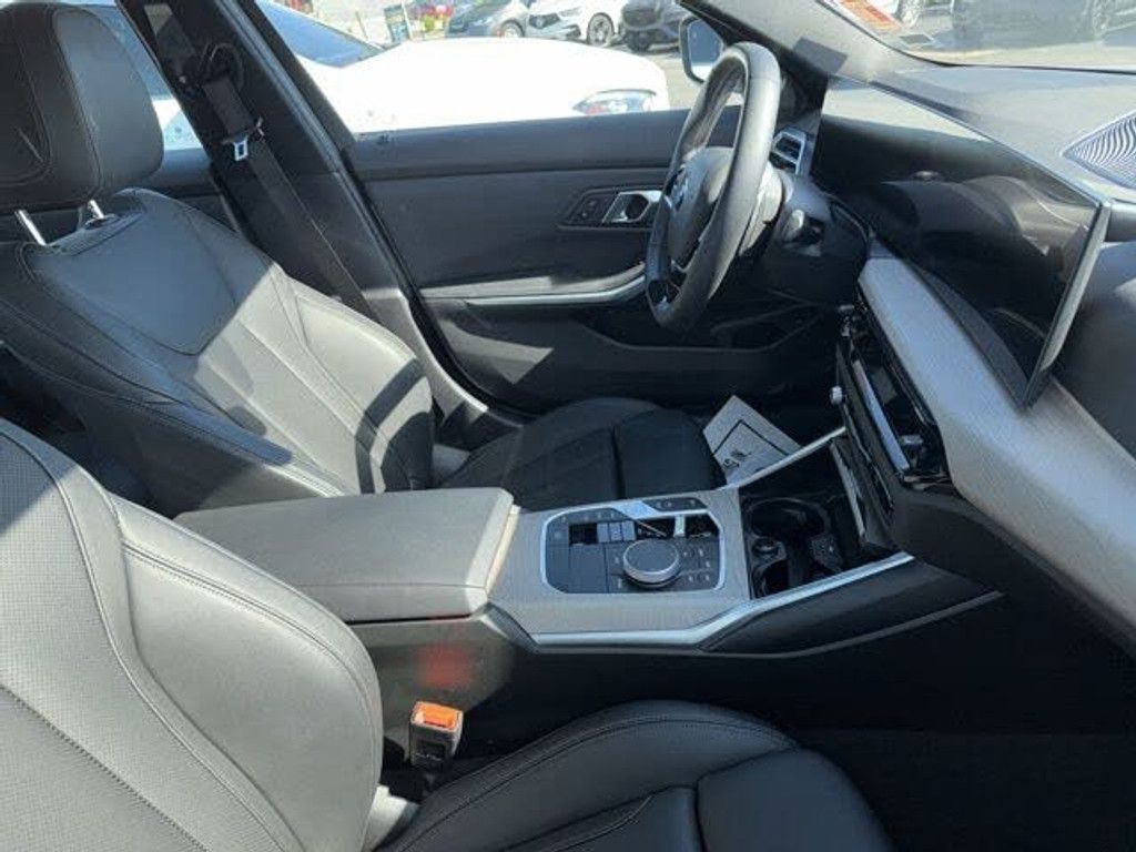 2025 BMW 330i - photo 9