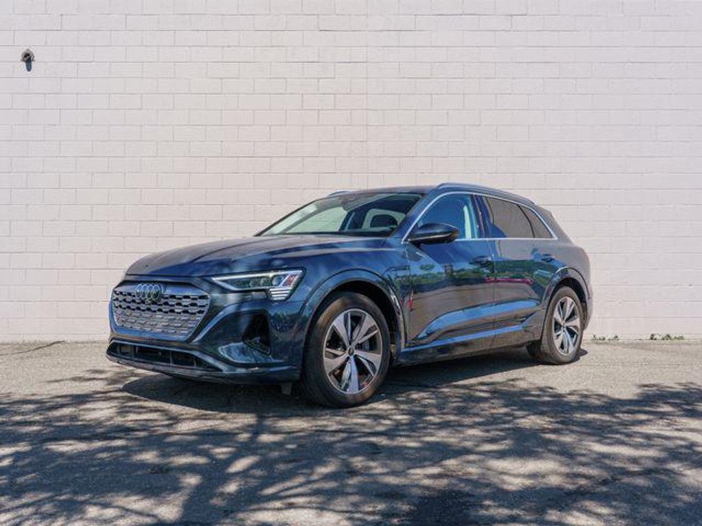 2024 AUDI Q8 - main photo