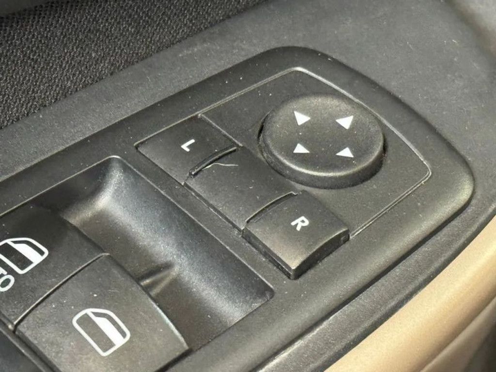 2017 JEEP Cherokee - photo 10