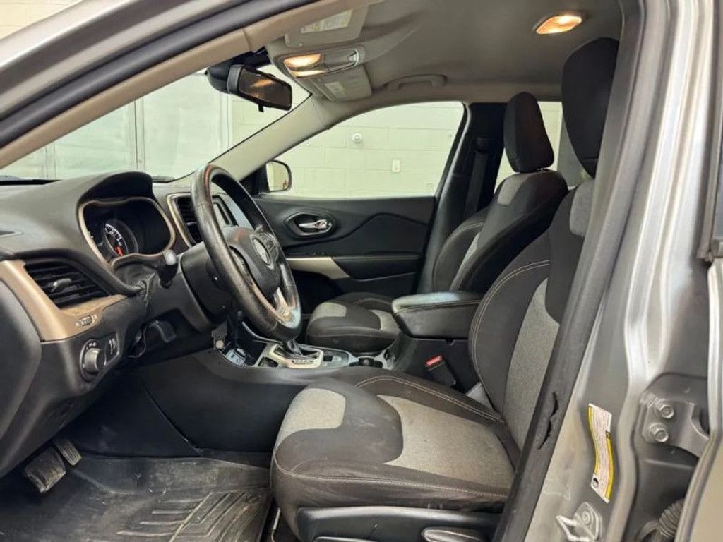 2017 JEEP Cherokee - photo 12