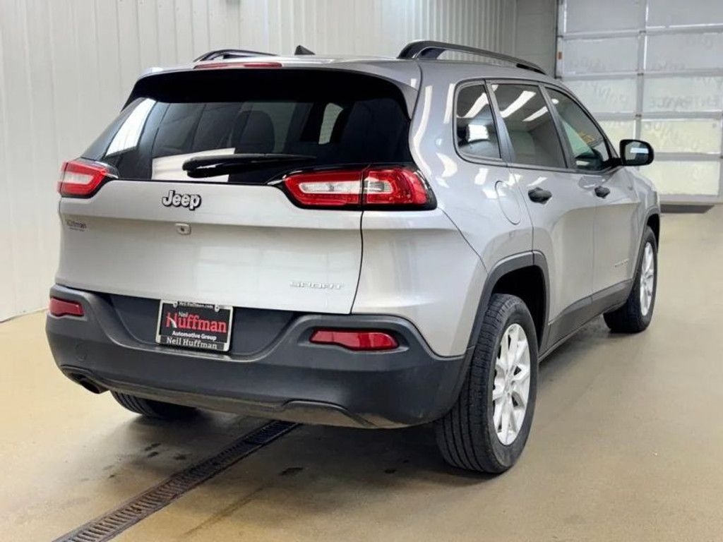 2017 JEEP Cherokee - photo 5
