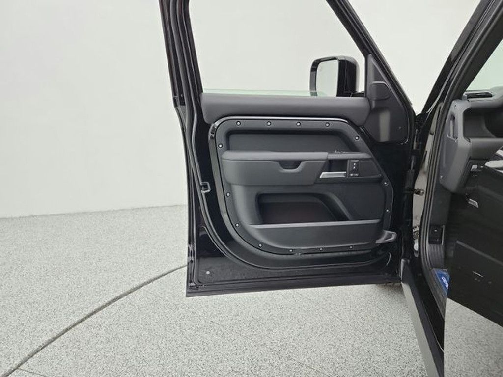 2026 LAND ROVER Defender - photo 24