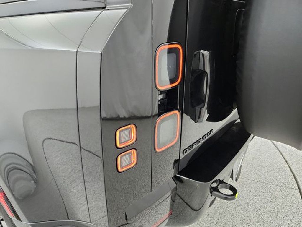 2026 LAND ROVER Defender - photo 28