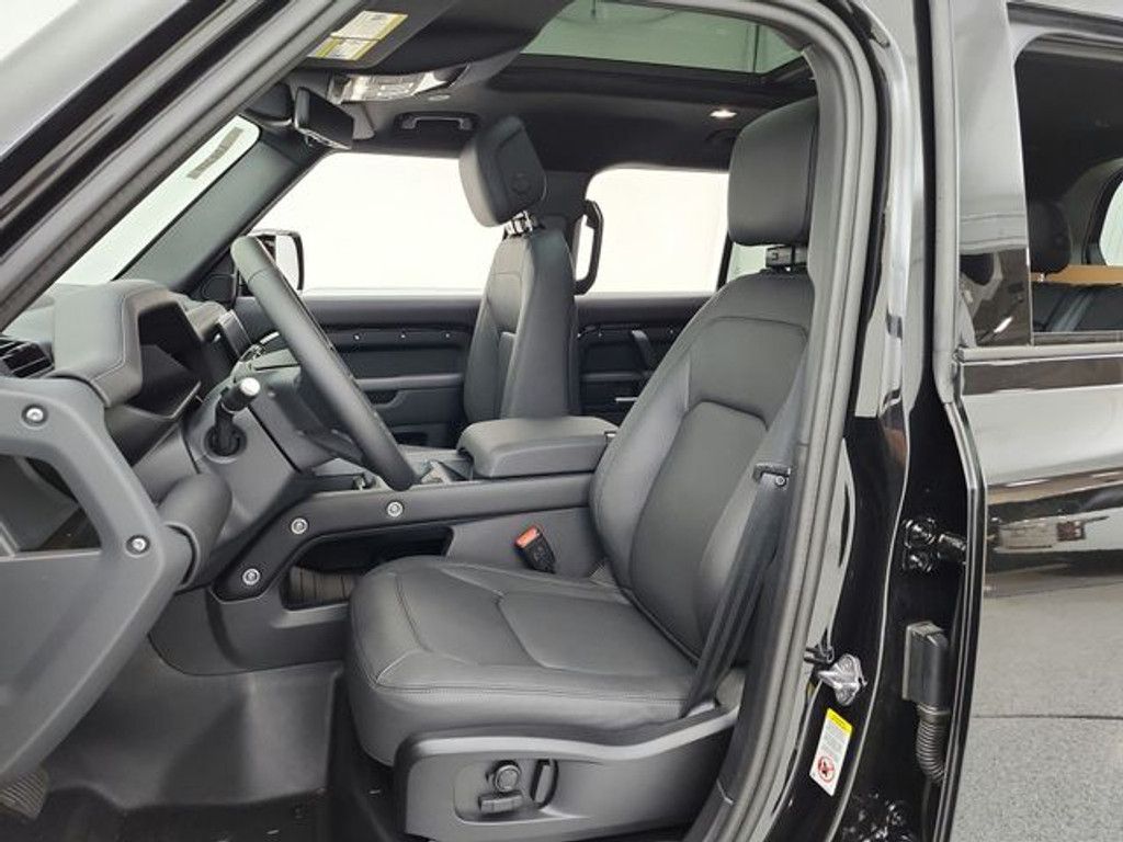 2026 LAND ROVER Defender - photo 18
