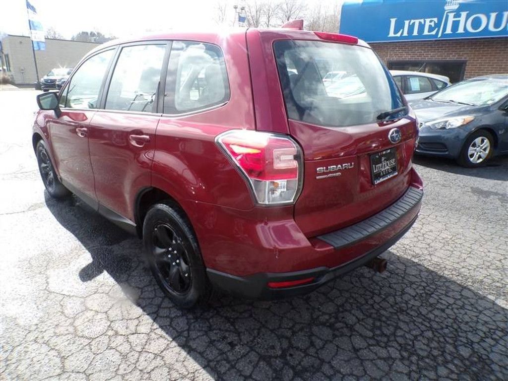 2017 SUBARU Forester - photo 2