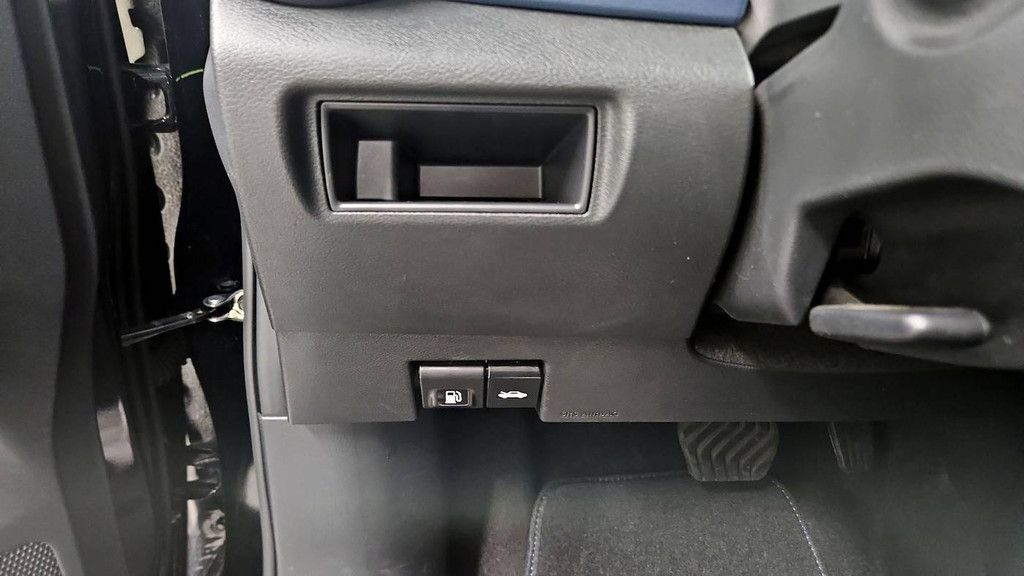 2025 NISSAN Versa - photo 27