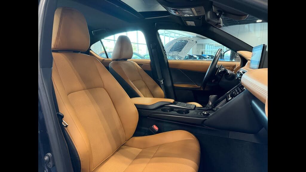 2025 LEXUS IS - photo 24