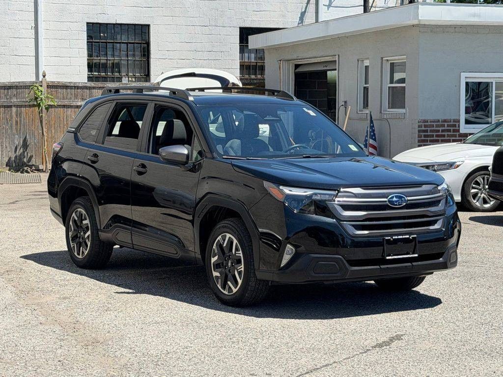 2025 Subaru Forester Premium Base