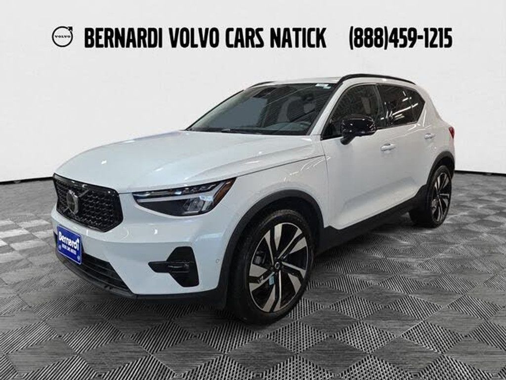 2024 Volvo XC40 Plus Dark
