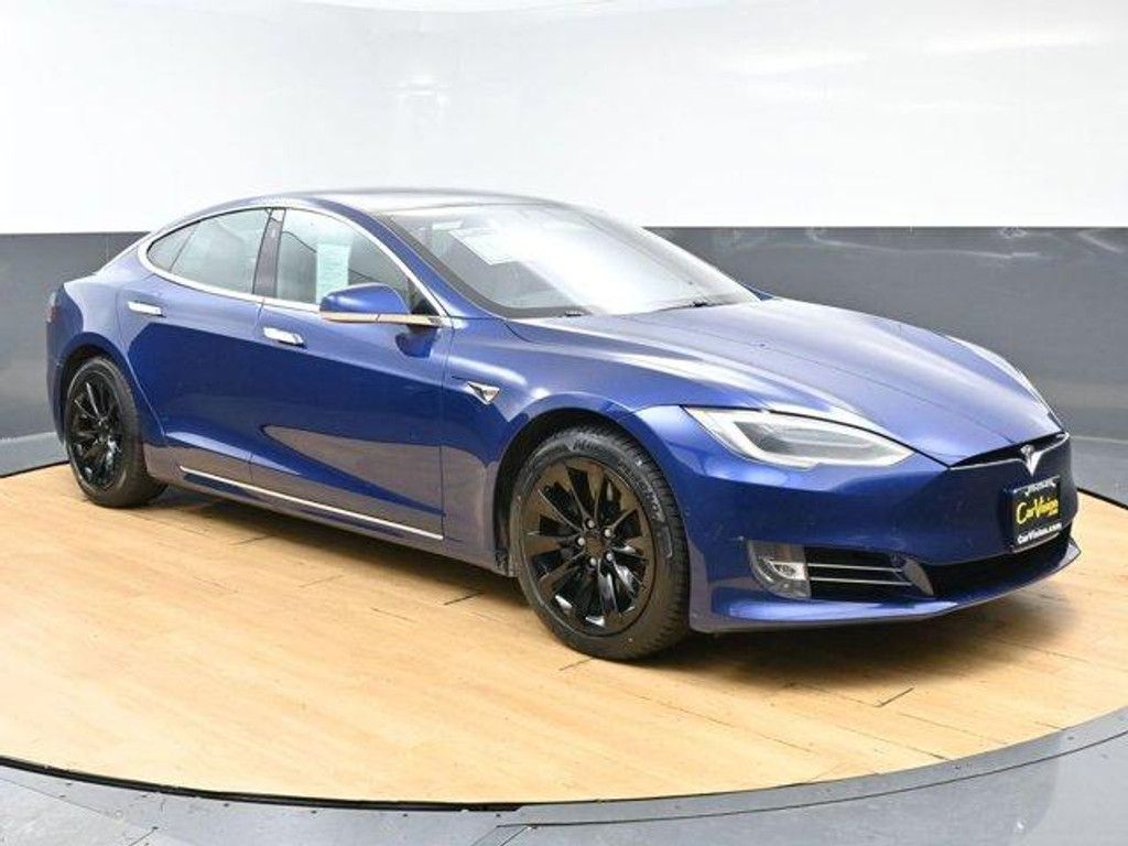 2020 TESLA Model S - photo 2