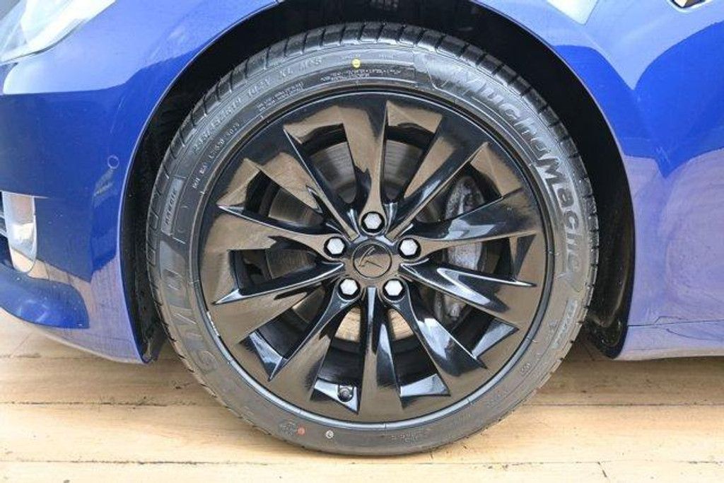2020 TESLA Model S - photo 10