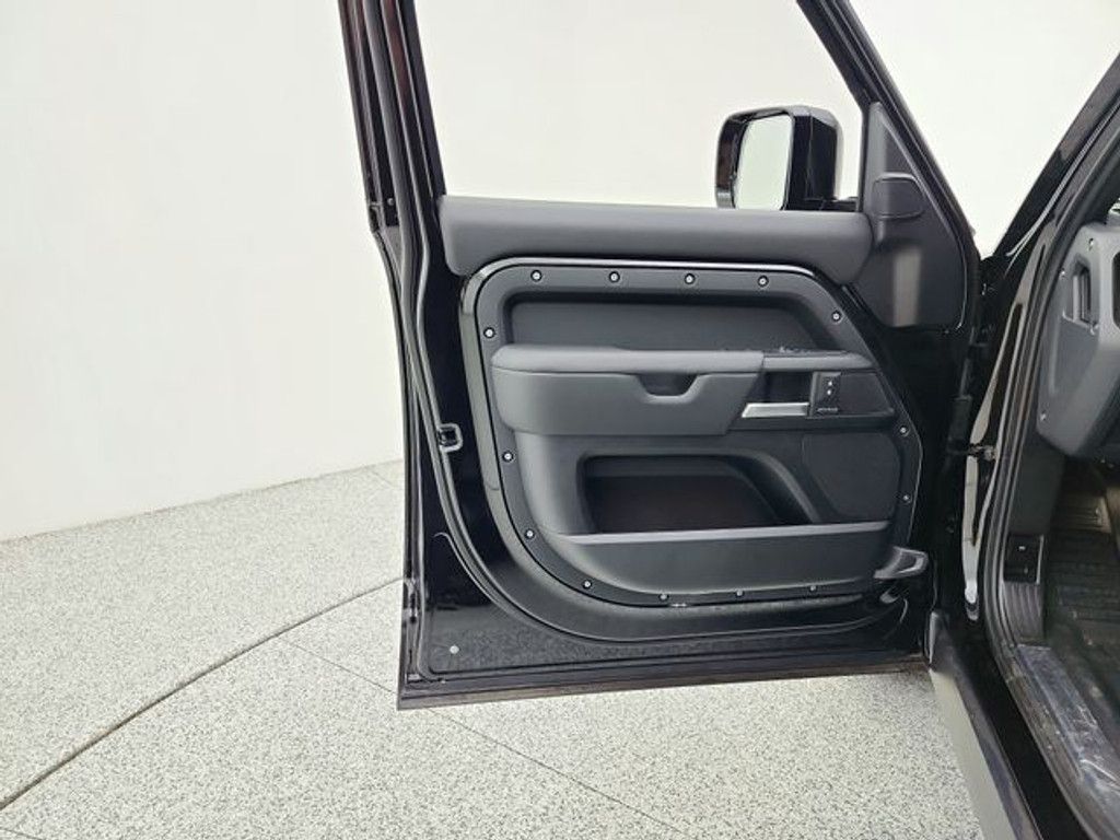 2026 LAND ROVER Defender - photo 24