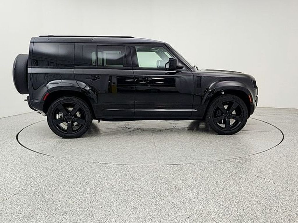 2026 LAND ROVER Defender - photo 5