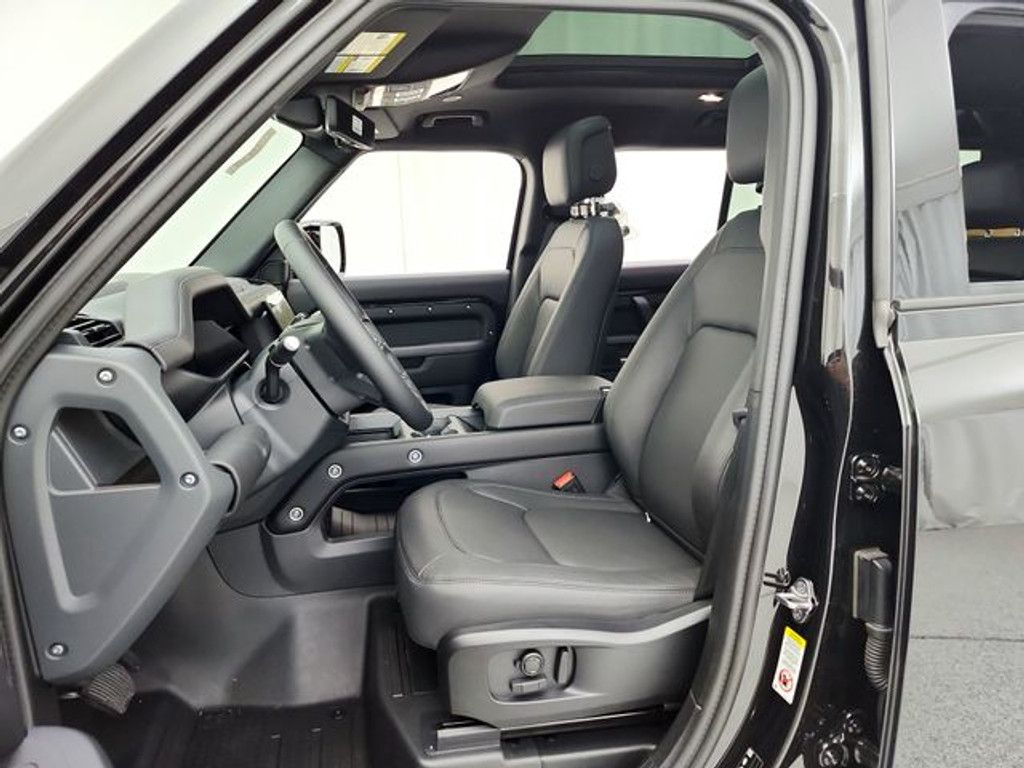 2026 LAND ROVER Defender - photo 18