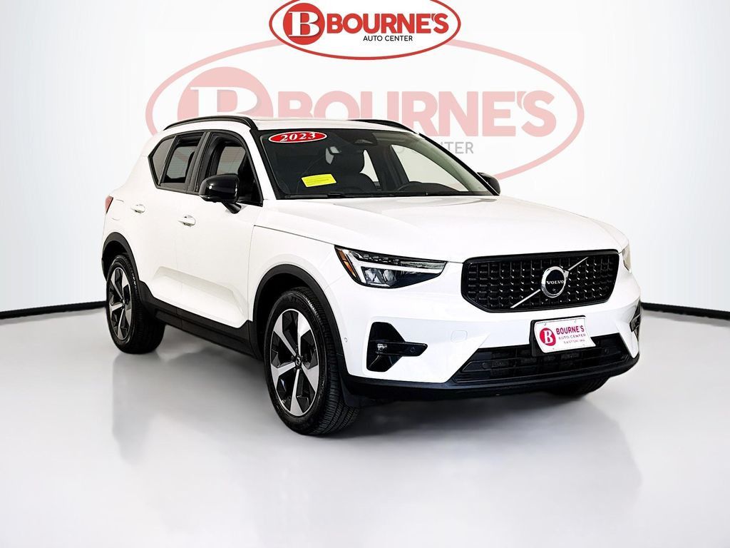 2023 Volvo XC40 Plus Dark