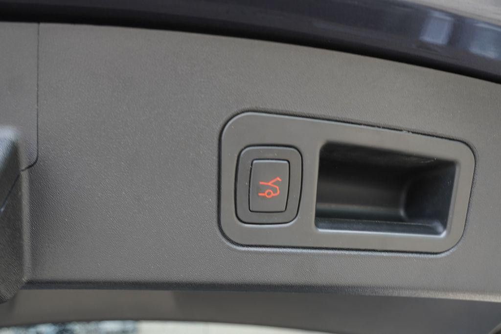 2020 TESLA Model S - photo 22