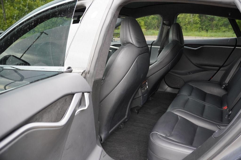 2020 TESLA Model S - photo 16