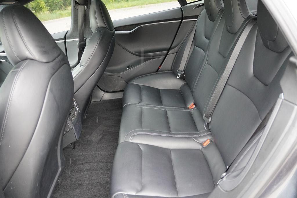 2020 TESLA Model S - photo 17