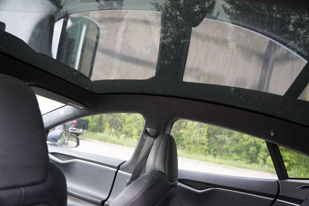2020 TESLA Model S - photo 18