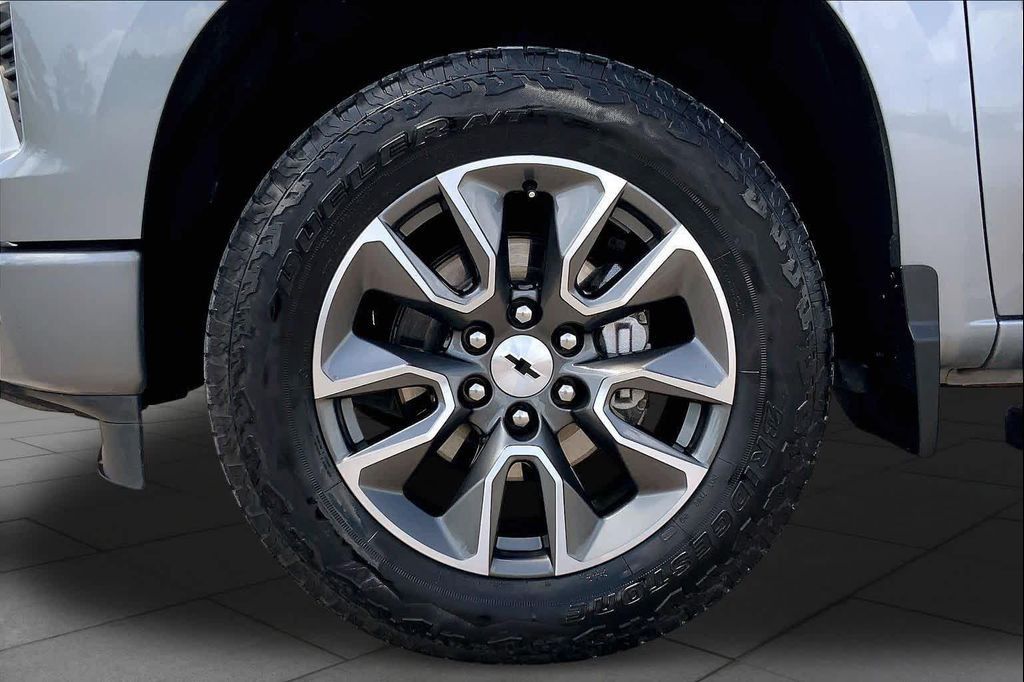 2024 CHEVROLET Silverado - photo 11