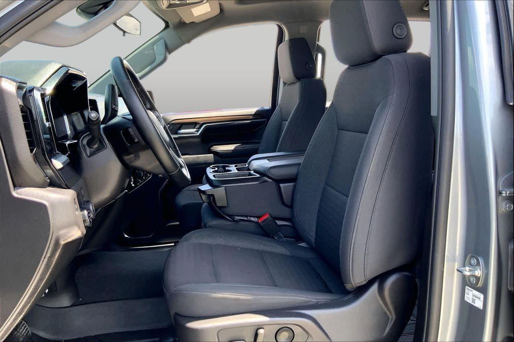 2024 CHEVROLET Silverado - photo 8
