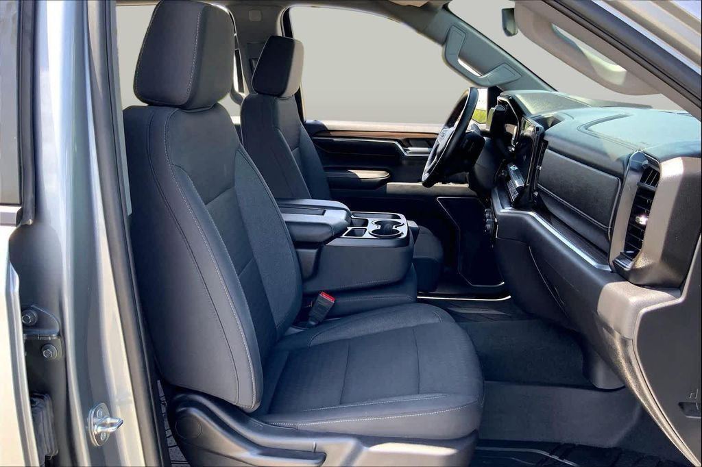 2024 CHEVROLET Silverado - photo 9
