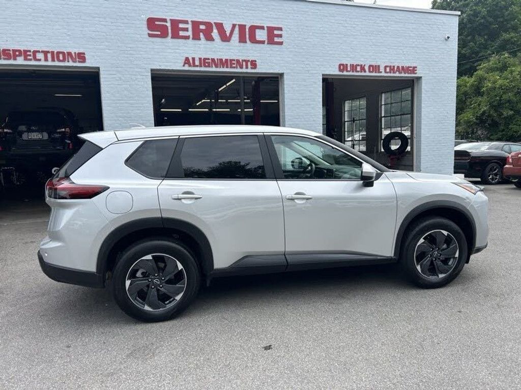 2025 Nissan Rogue SV