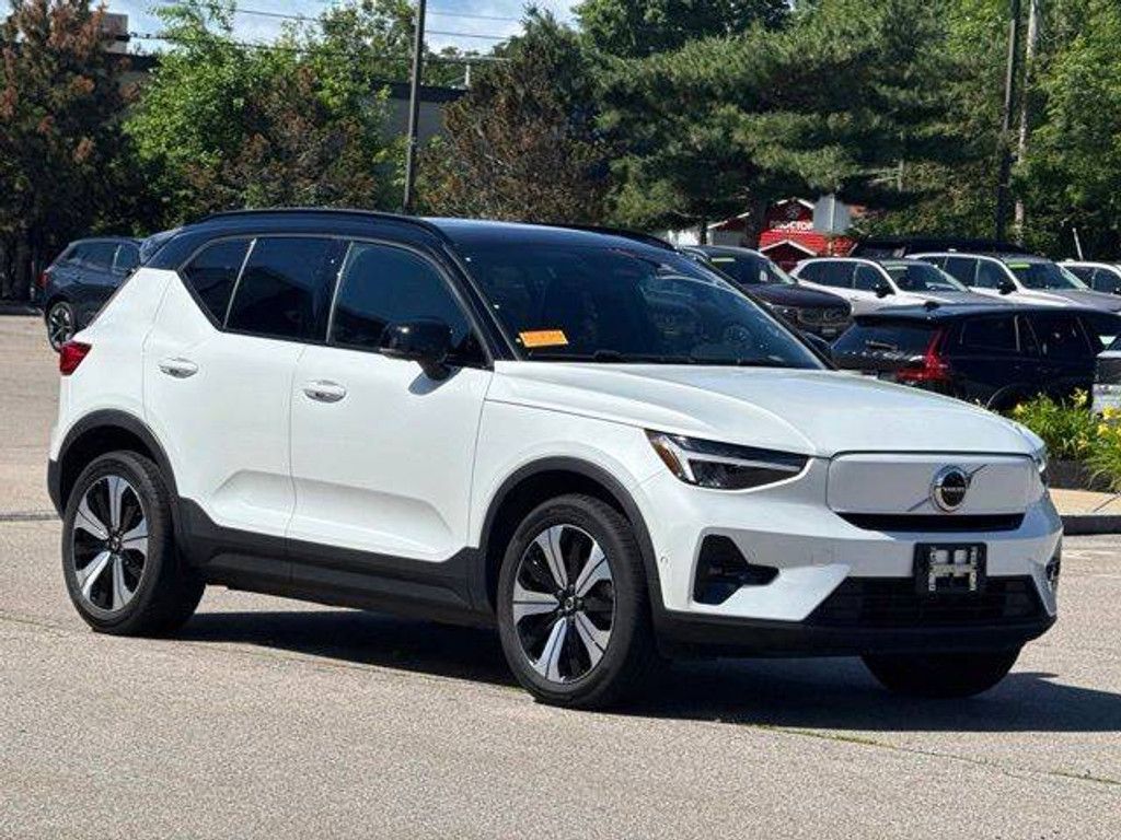 2023 Volvo XC40 Plus Dark