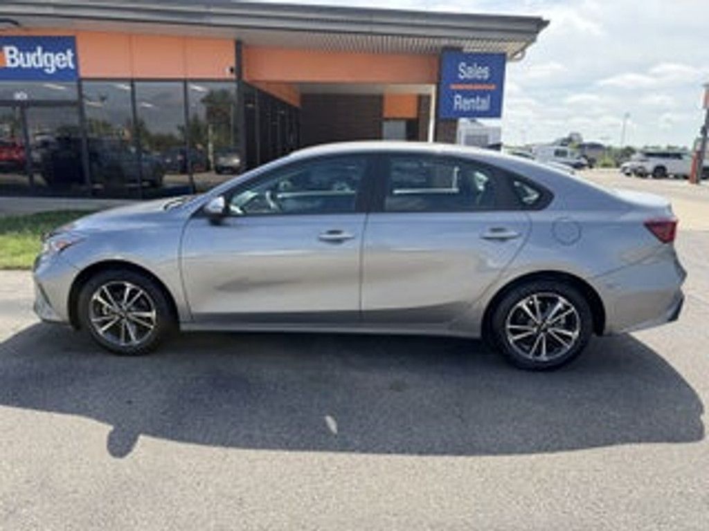 2024 KIA Forte - photo 2