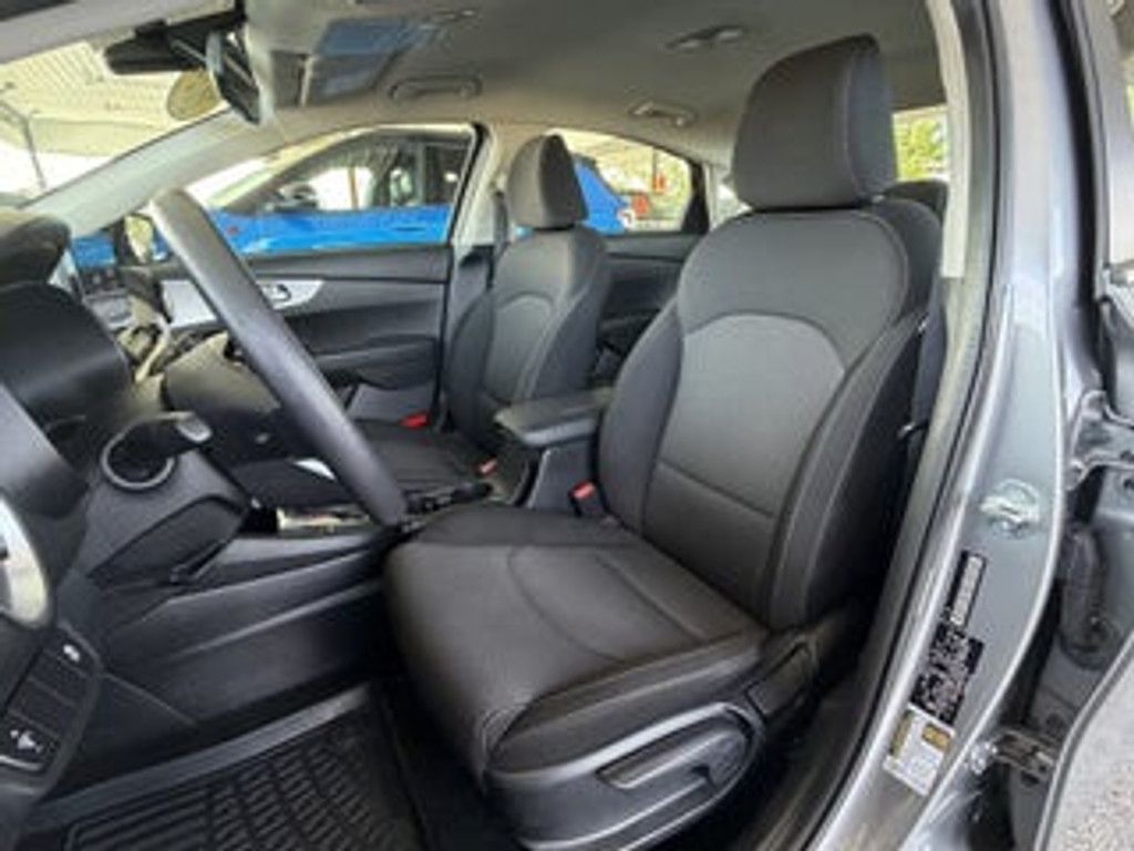 2024 KIA Forte - photo 9
