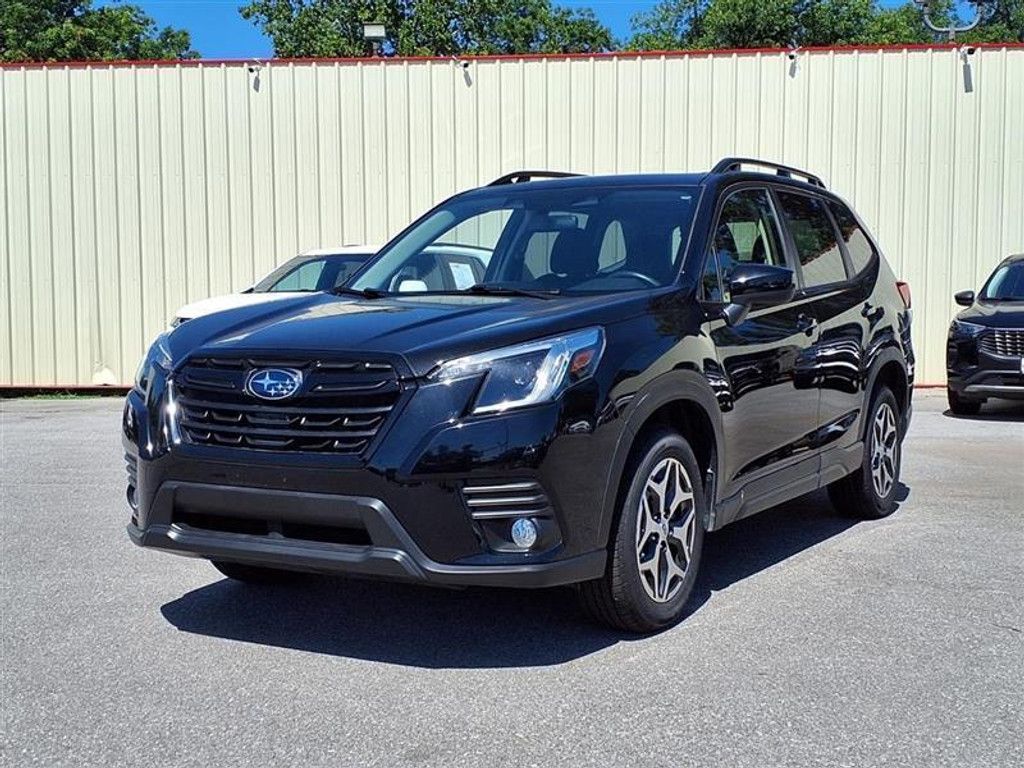 2023 SUBARU Forester - main photo