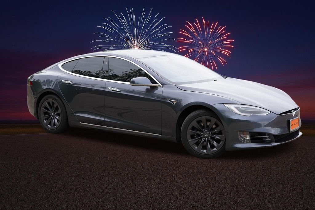 2020 TESLA Model S - photo 2