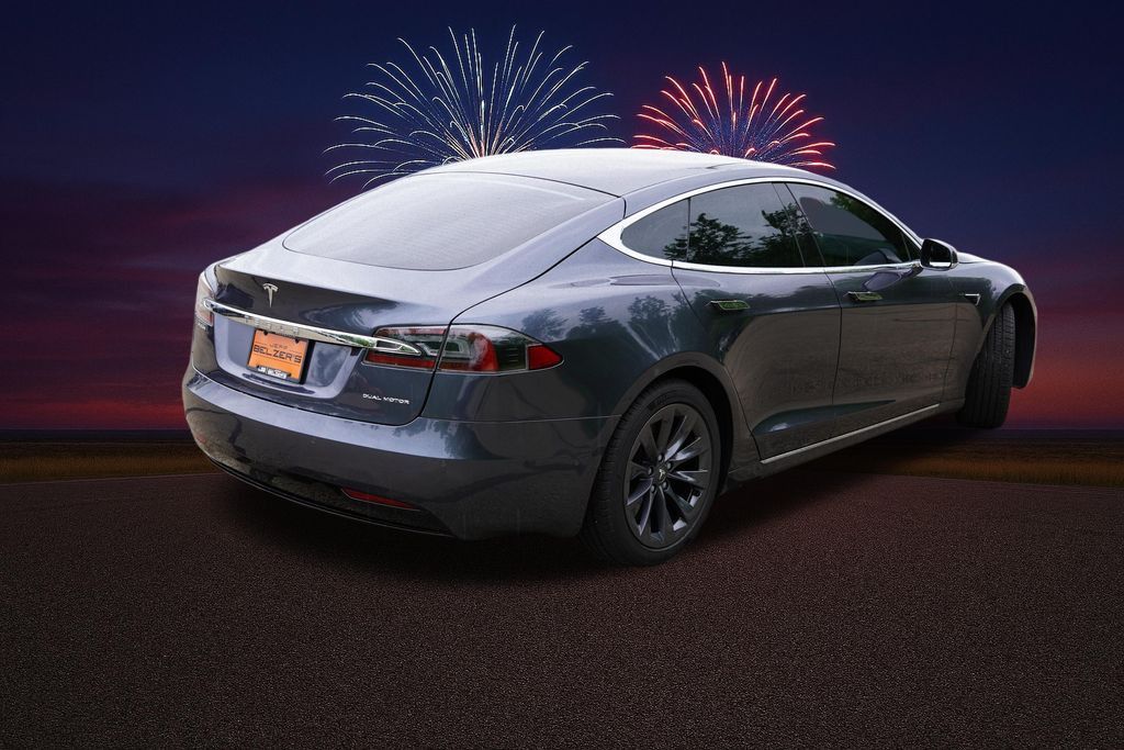 2020 TESLA Model S - photo 5