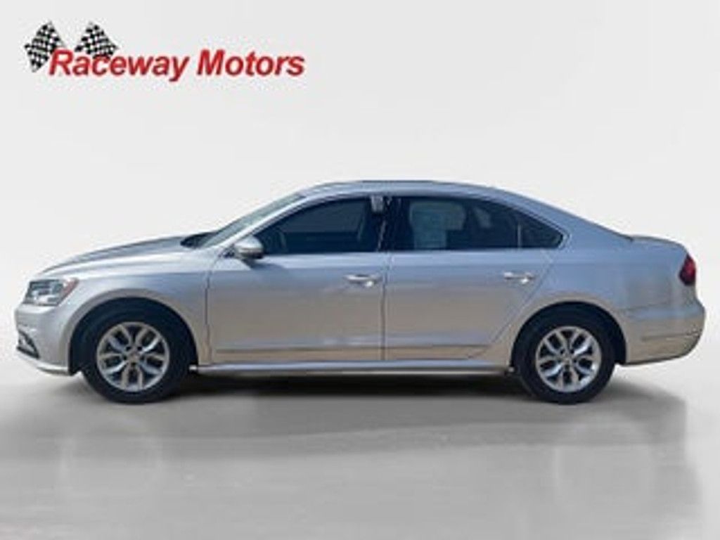 2017 VOLKSWAGEN Passat - photo 2