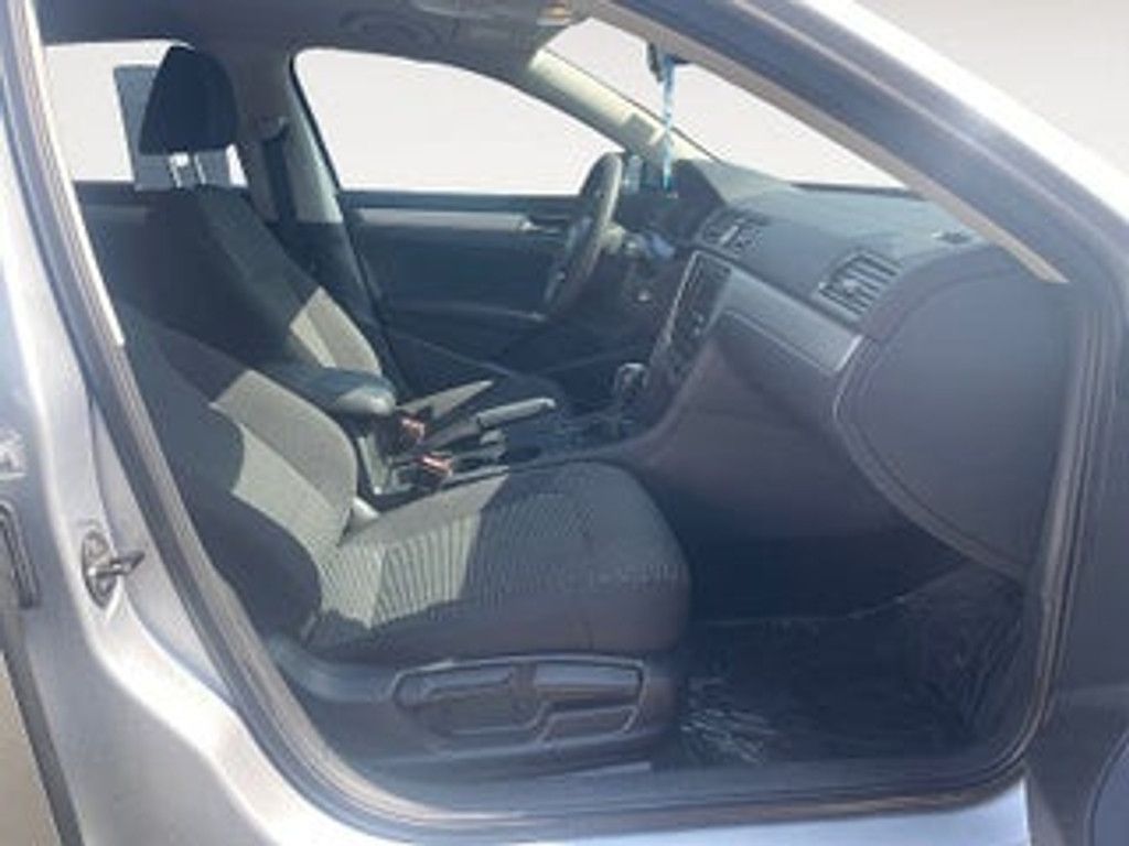 2017 VOLKSWAGEN Passat - photo 15