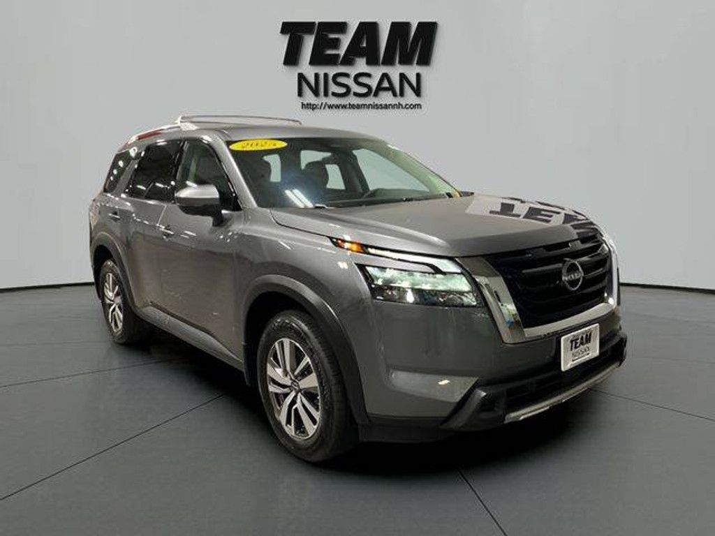 2025 Nissan Pathfinder SL