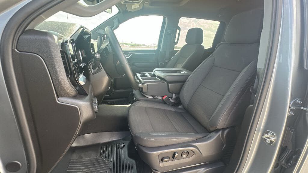 2026 CHEVROLET Silverado - photo 4