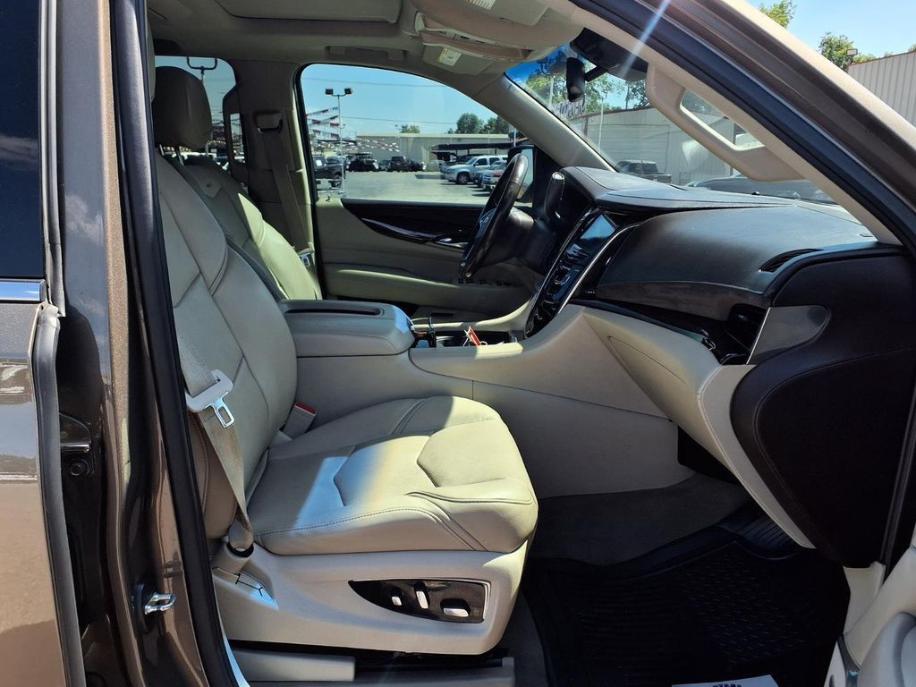 2016 CADILLAC Escalade - photo 18