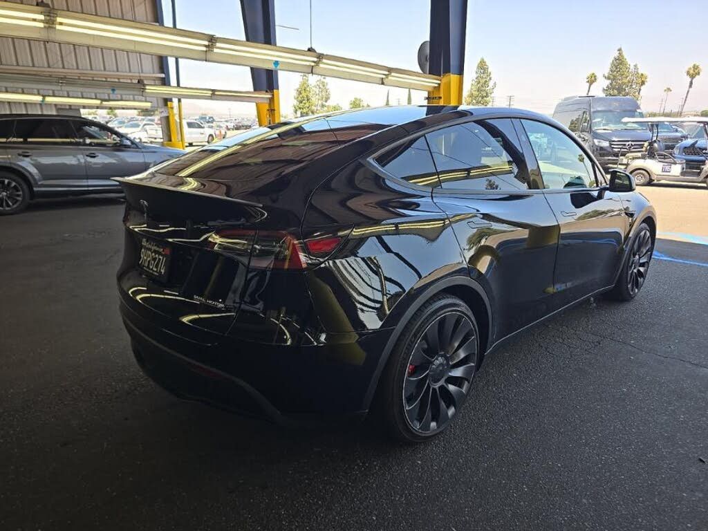 2023 TESLA Model Y - photo 2