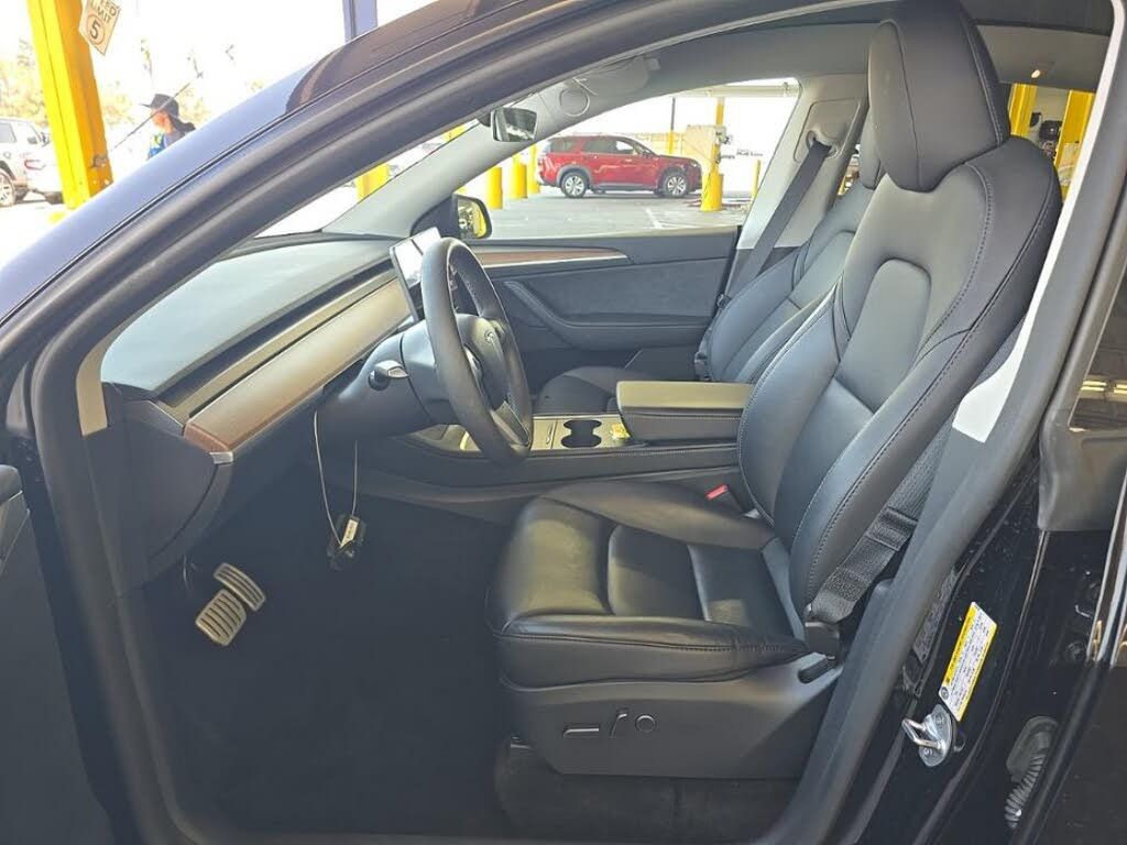 2023 TESLA Model Y - photo 4