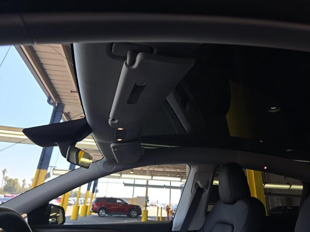 2023 TESLA Model Y - photo 8