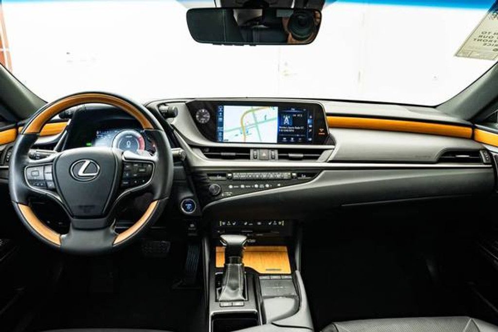 2019 LEXUS ES - photo 4