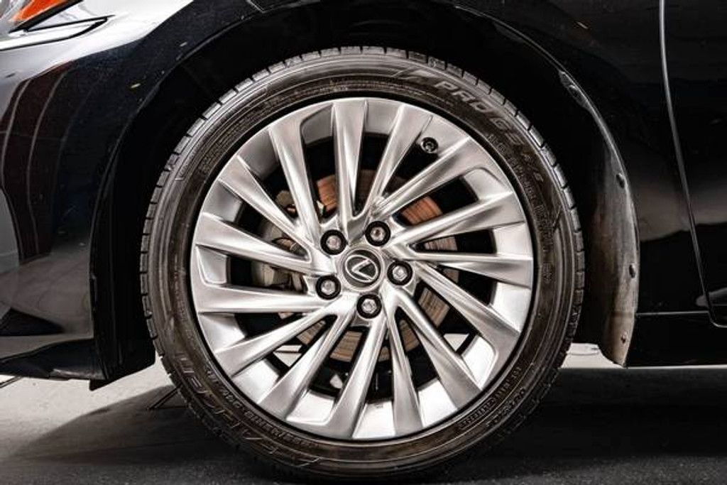 2019 LEXUS ES - photo 13