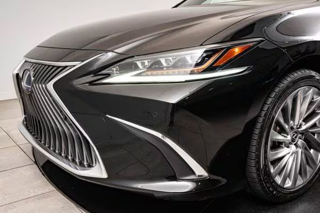 2019 LEXUS ES - photo 3