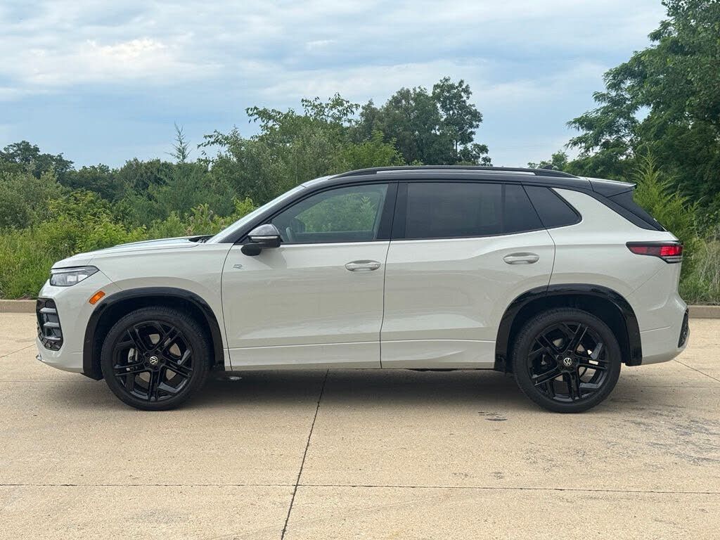 2026 VOLKSWAGEN Tiguan - photo 2