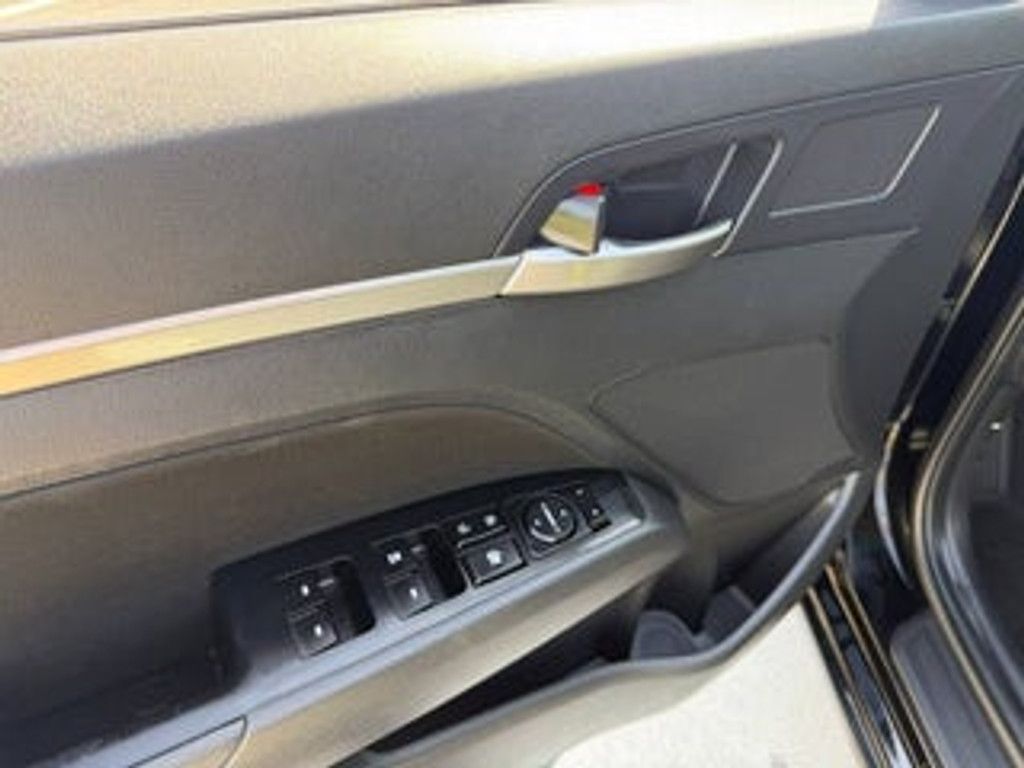 2020 HYUNDAI Elantra - photo 17