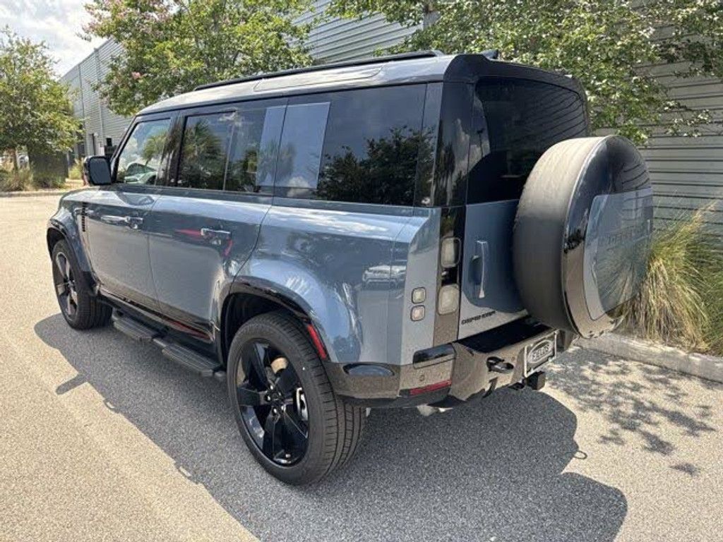 2026 LAND ROVER Defender - photo 3