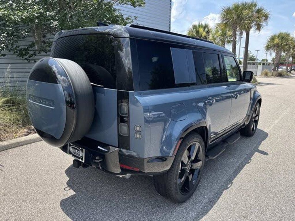 2026 LAND ROVER Defender - photo 6